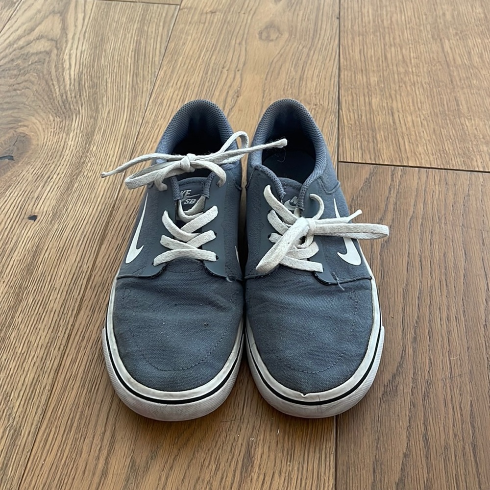 Grey Nike sb